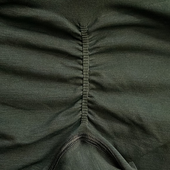 Alphalete Amplify Leggings in Darkest Pine (see pics) - Picture 3 of 6